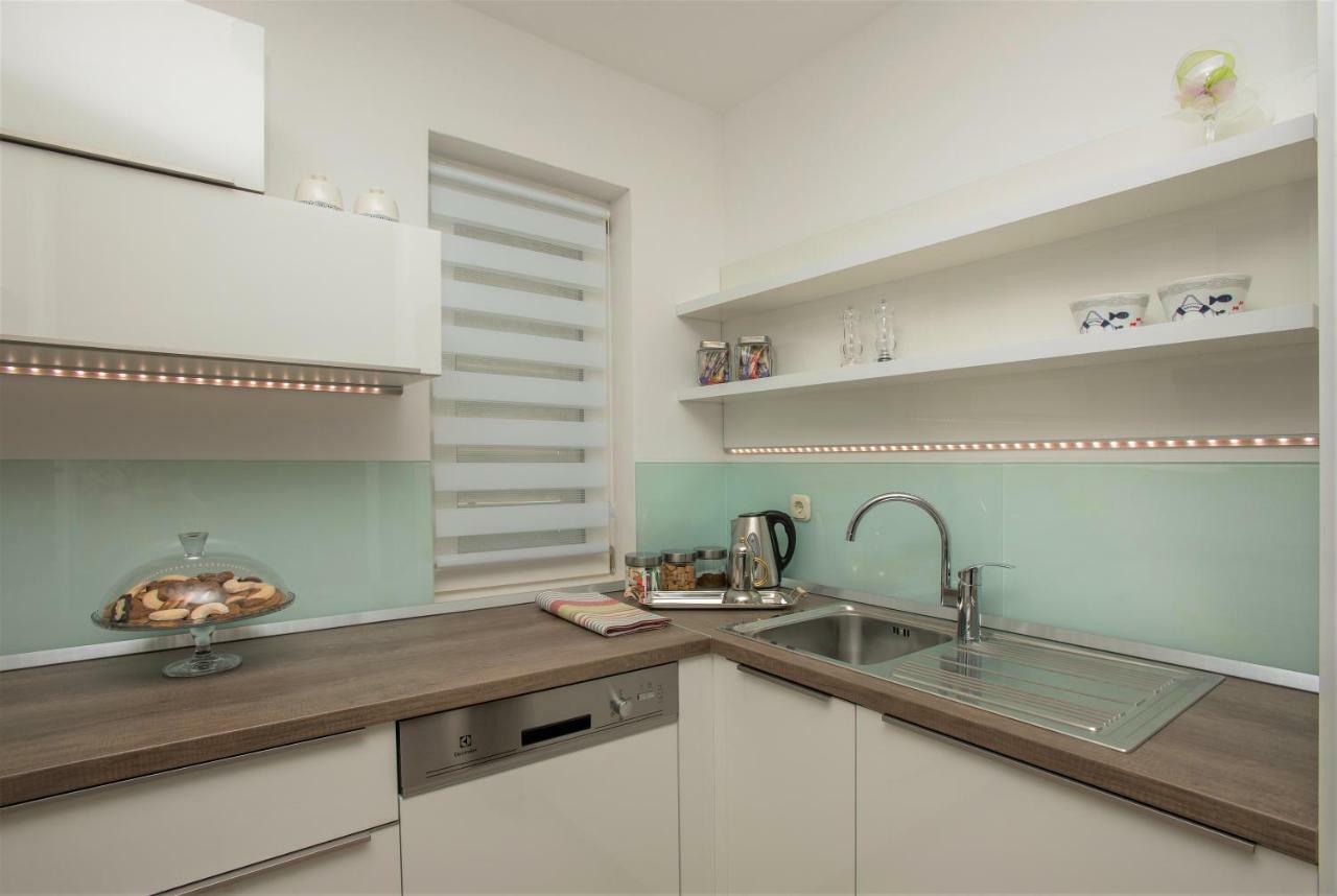 Andor - Lux, Two Beautiful Terraces With Sea & Sunset View Apartment Makarska Bagian luar foto