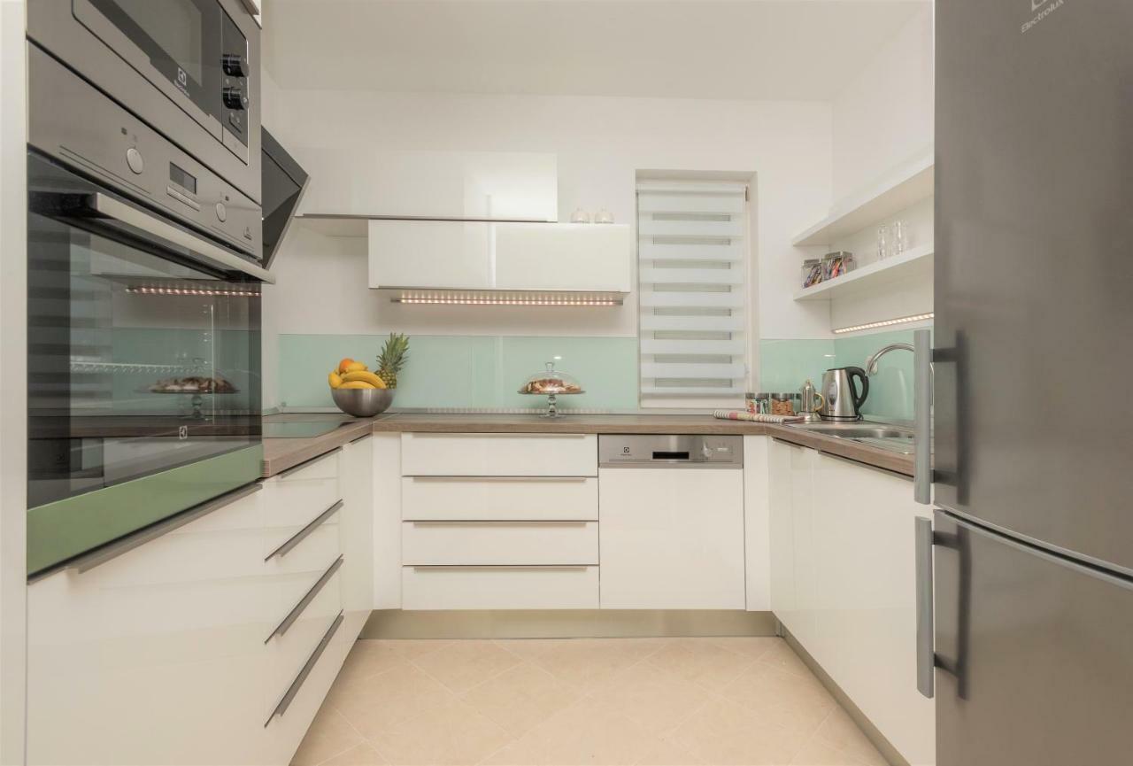 Andor - Lux, Two Beautiful Terraces With Sea & Sunset View Apartment Makarska Bagian luar foto